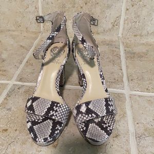 Vince Camuto 7.5 NWOT Heels